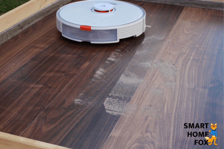 The Roborock S7 robot vacuum removes sand from the laminate